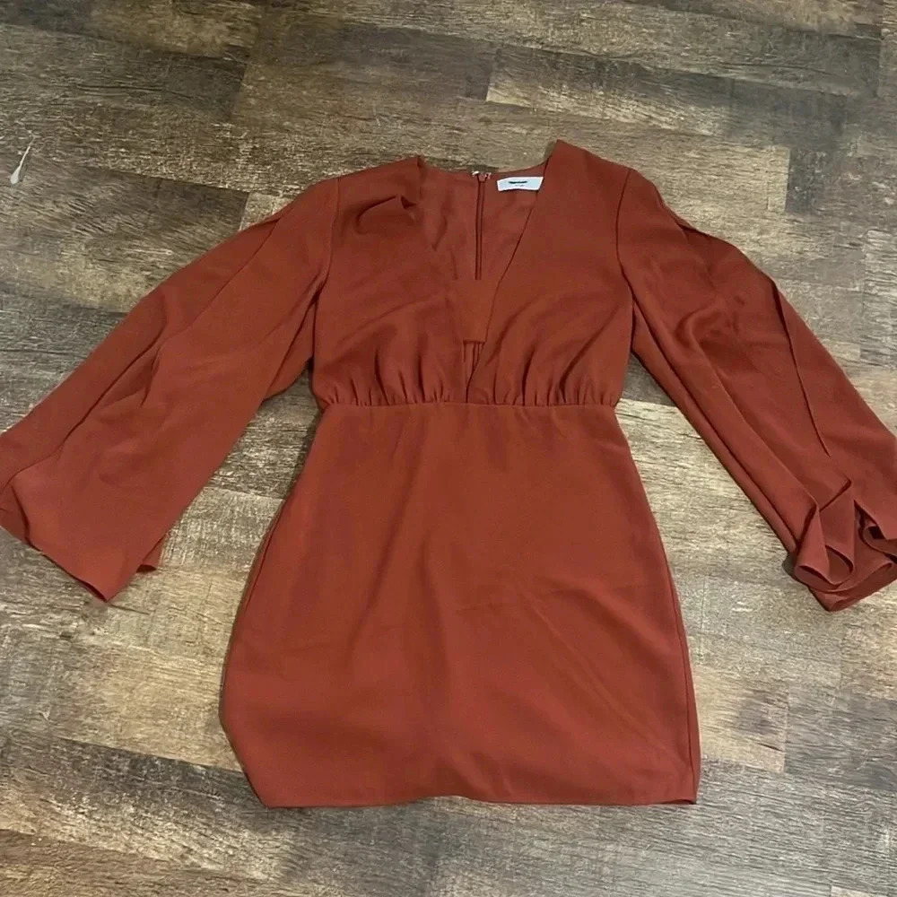 Ali & Jay Dress bat sleeves burnt orange color vneck